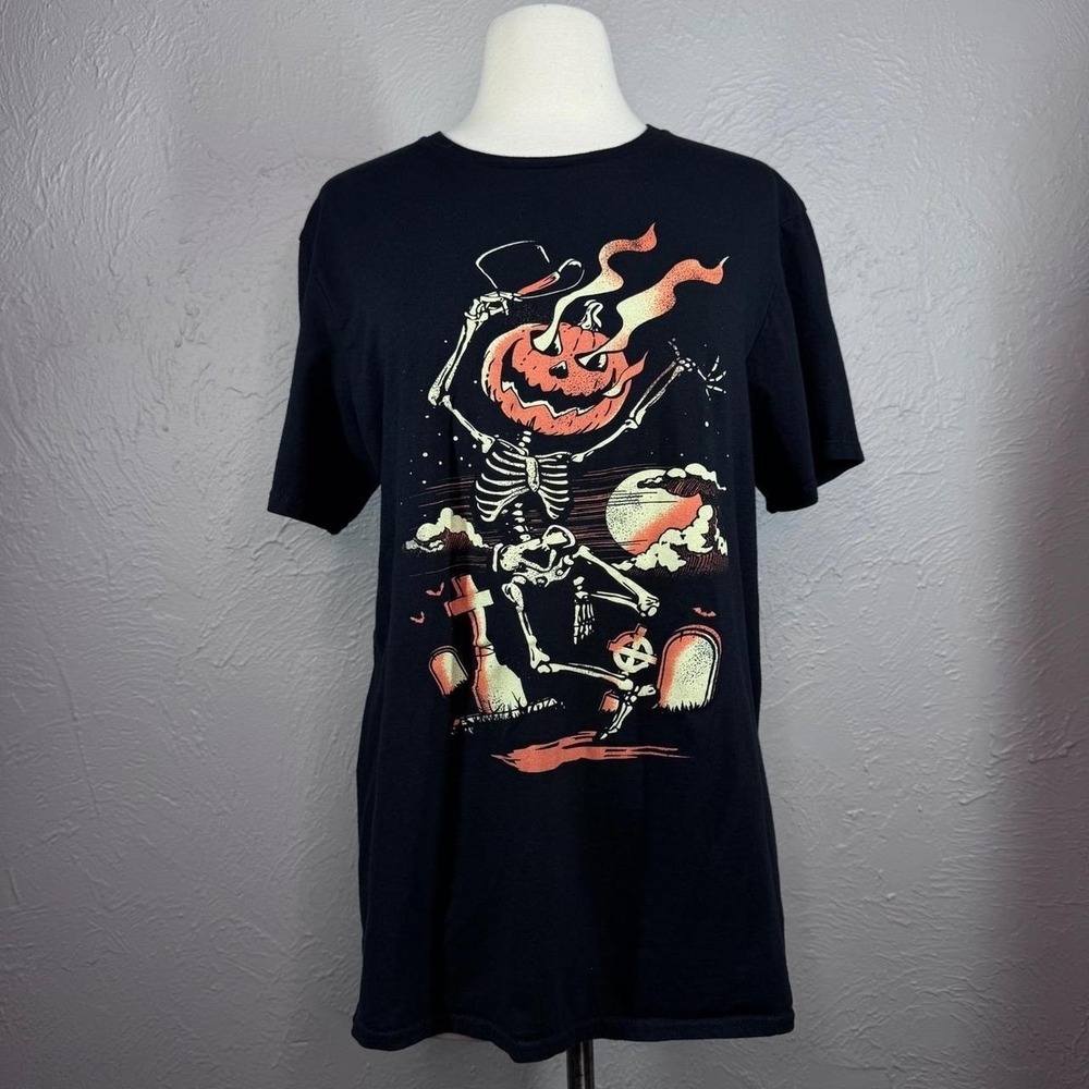 Hot Topic Black Halloween Tee Medium 100% cotton Jack O Lantern Mall Goth